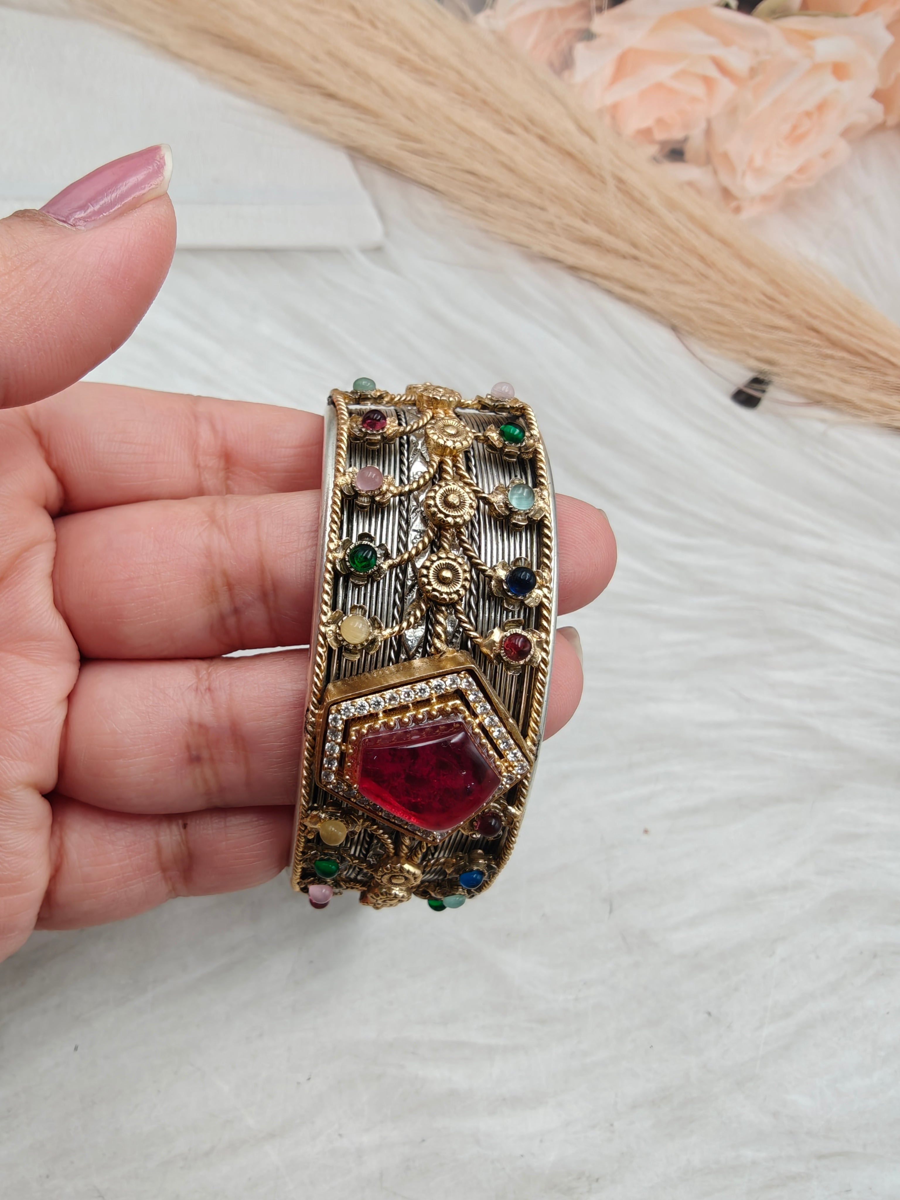 Meenakshi Dual Tone Handcrafted Doublet Handcuff- Maroon Red