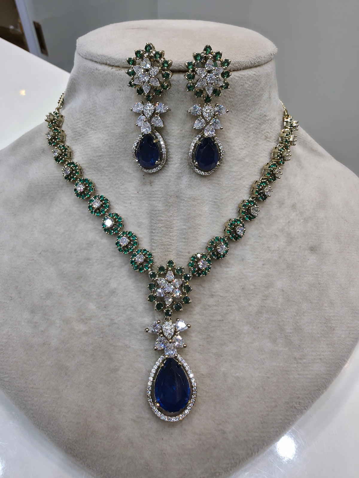 Athleen Doublet Necklace Set- Blue Green