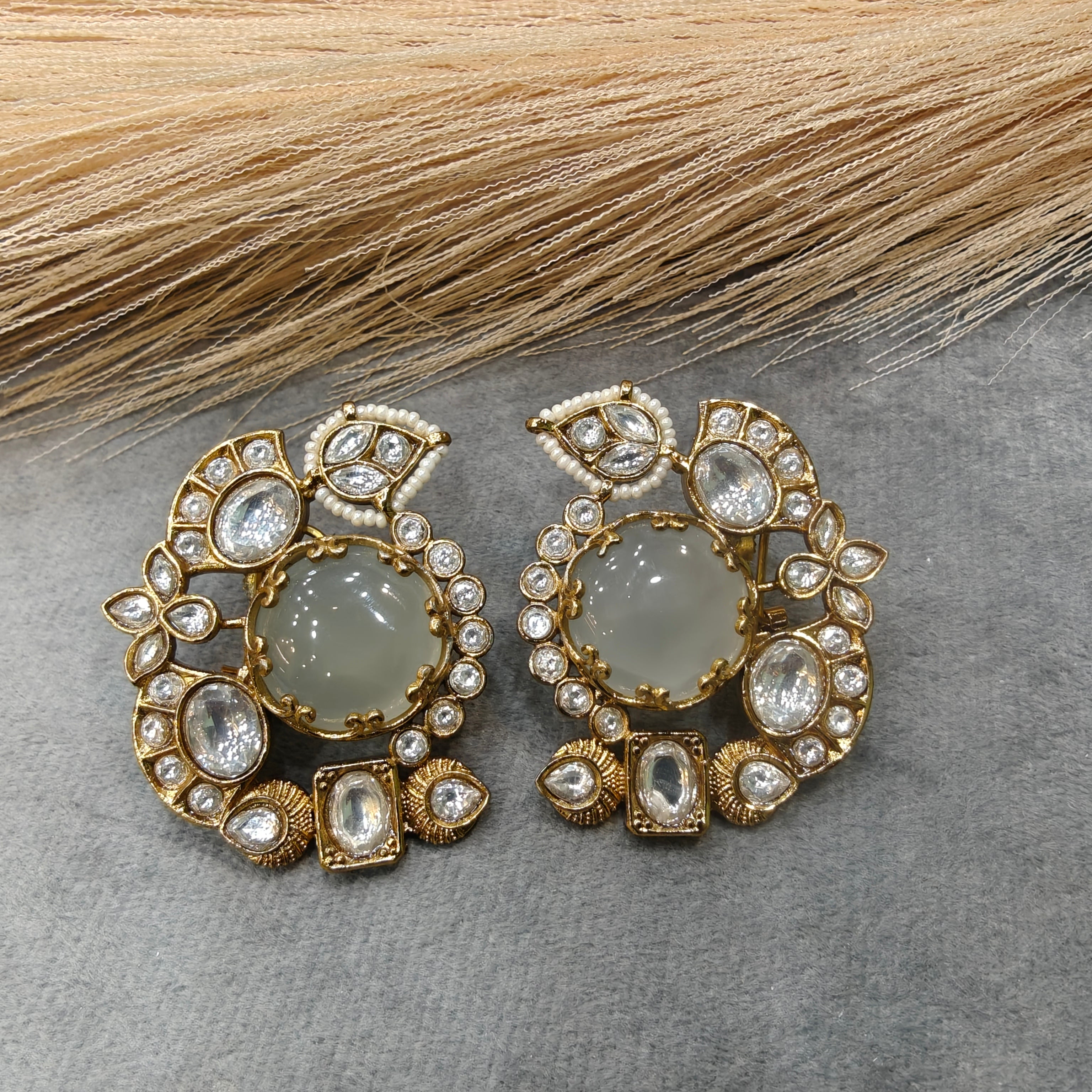 Avantika Gemstone Kundan Heritage Studs- White Neutral