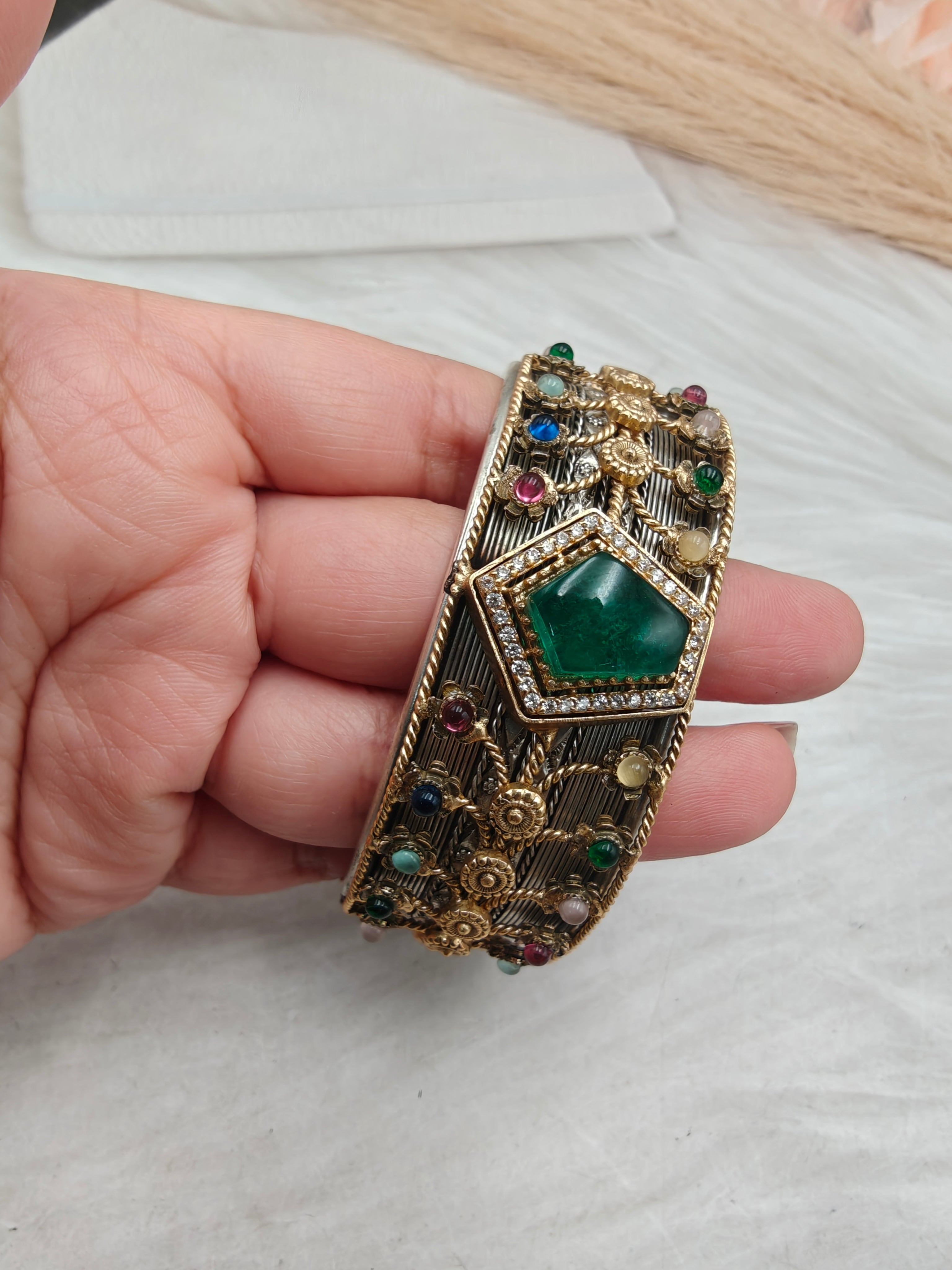 Meenakshi Dual Tone Handcrafted Doublet Handcuff- Emerald