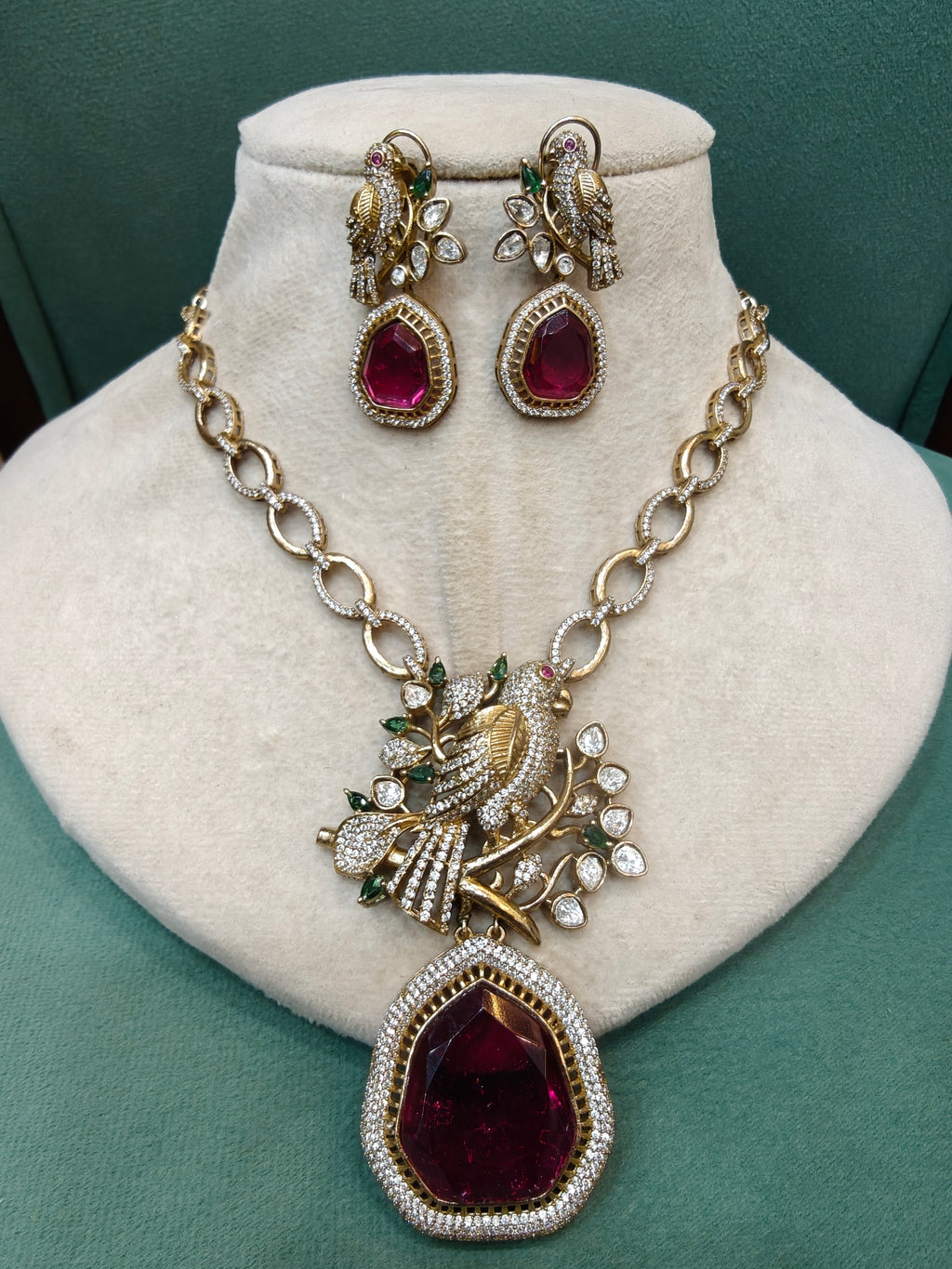Vantara Bird Doublet Pendant Style Necklace Set- Rani Pink