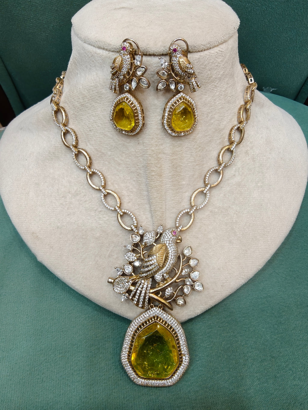 Vantara Bird Doublet Pendant Style Necklace Set- Yellow Citrine