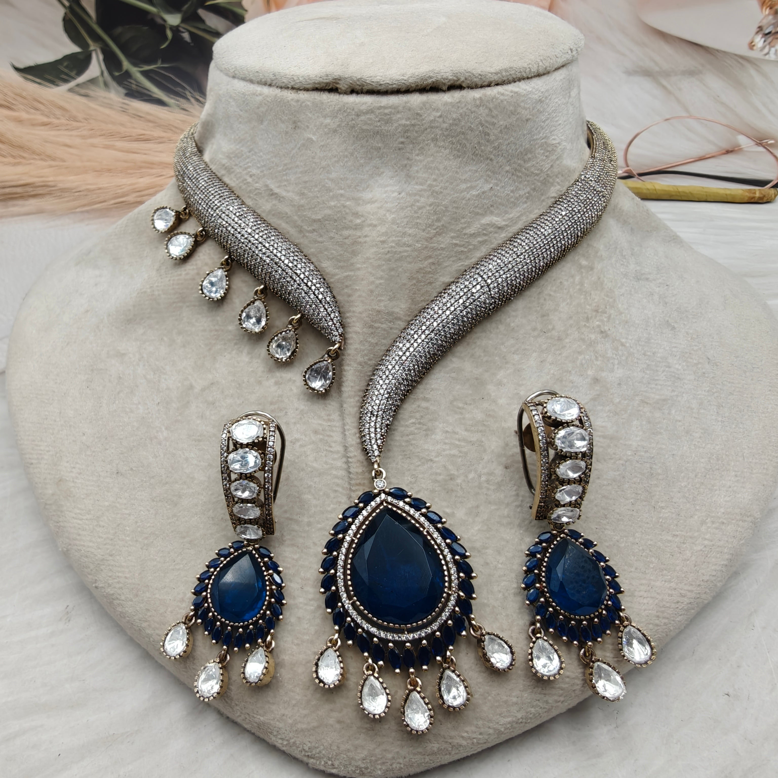 Koena Doublet Hasli Necklace Set- Blue