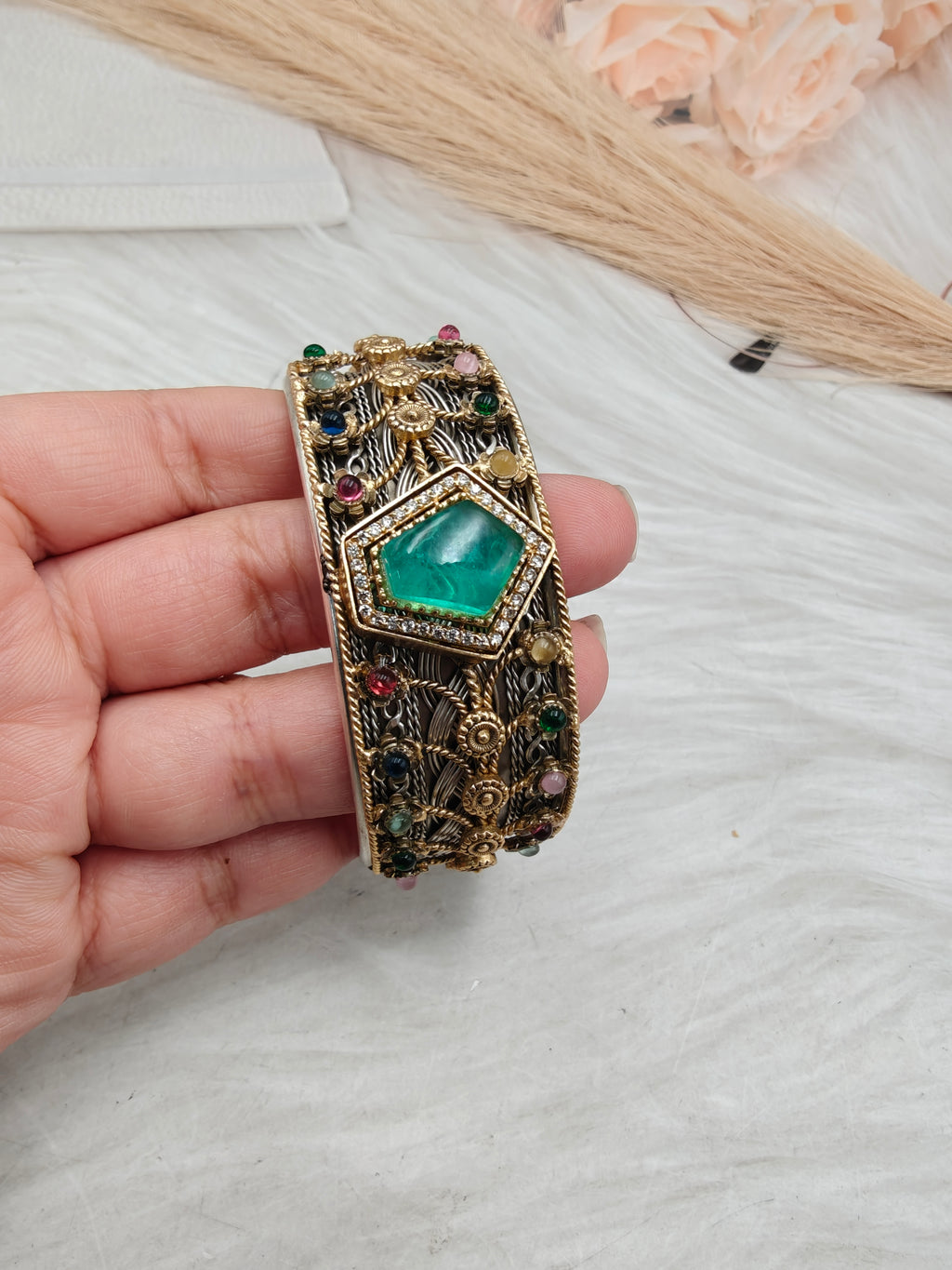 Meenakshi Dual Tone Handcrafted Doublet Handcuff- Mint