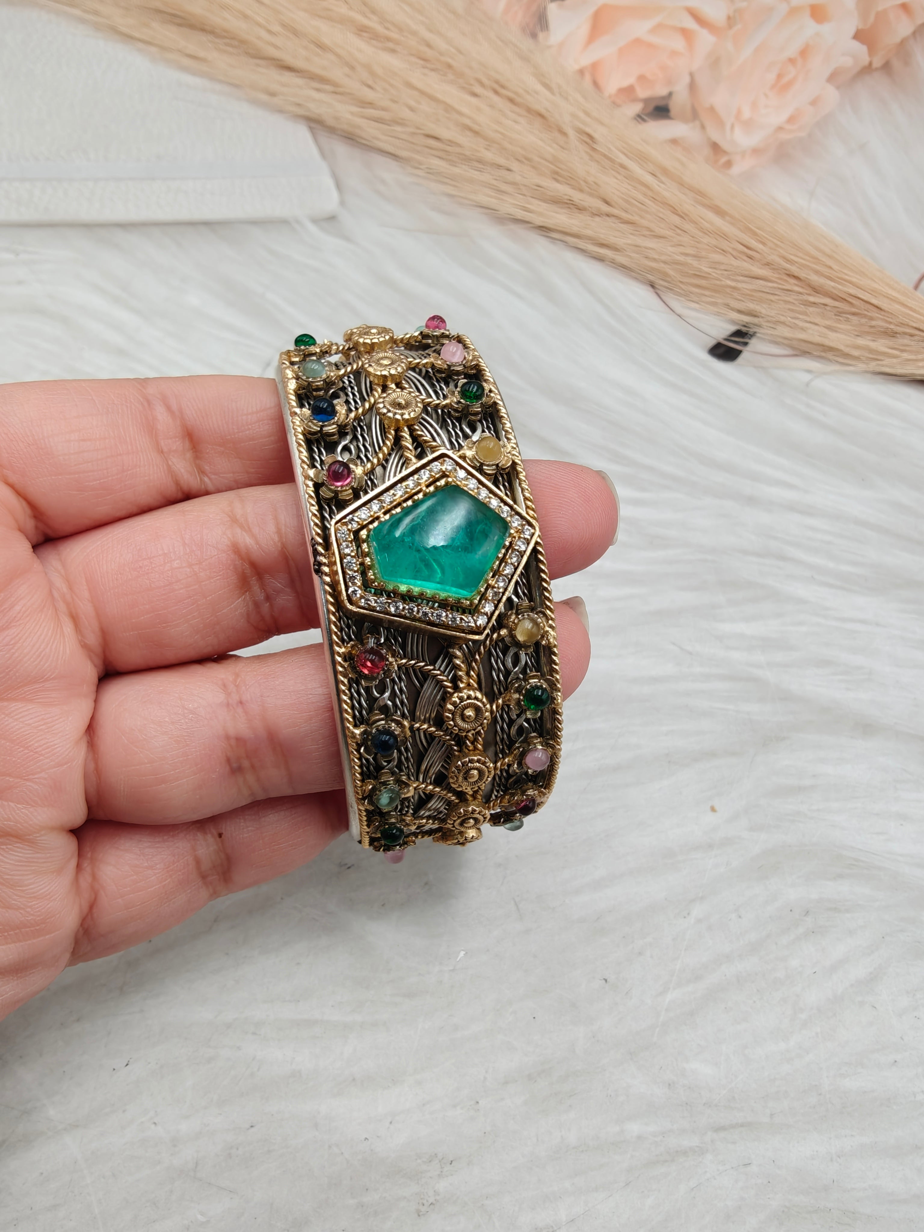 Meenakshi Dual Tone Handcrafted Doublet Handcuff- Mint