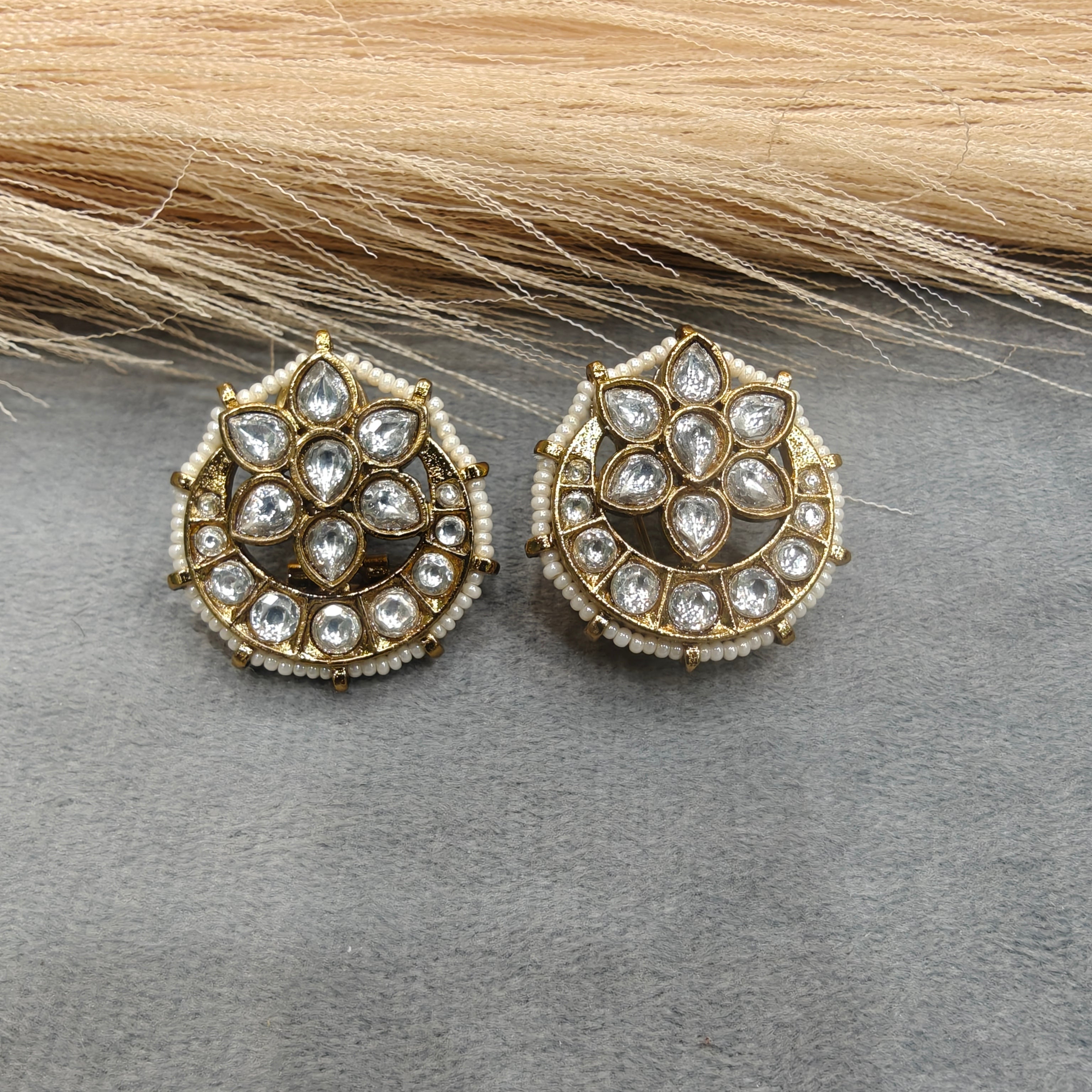 Anandi Kundan Studs- Neutral White