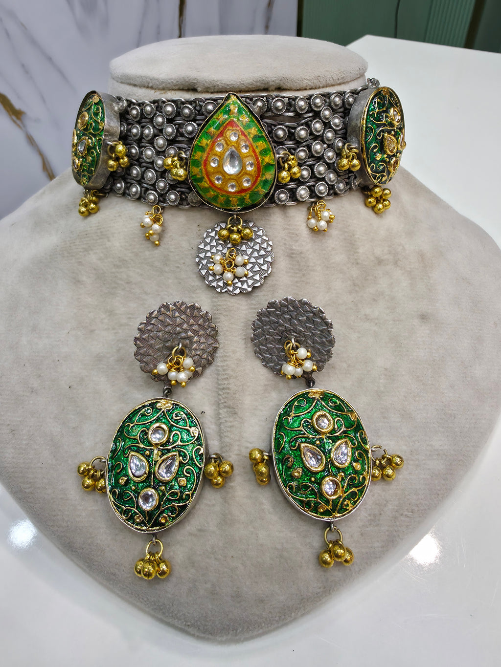 Fathima Silber Oxidised Handcrafted Choker Set