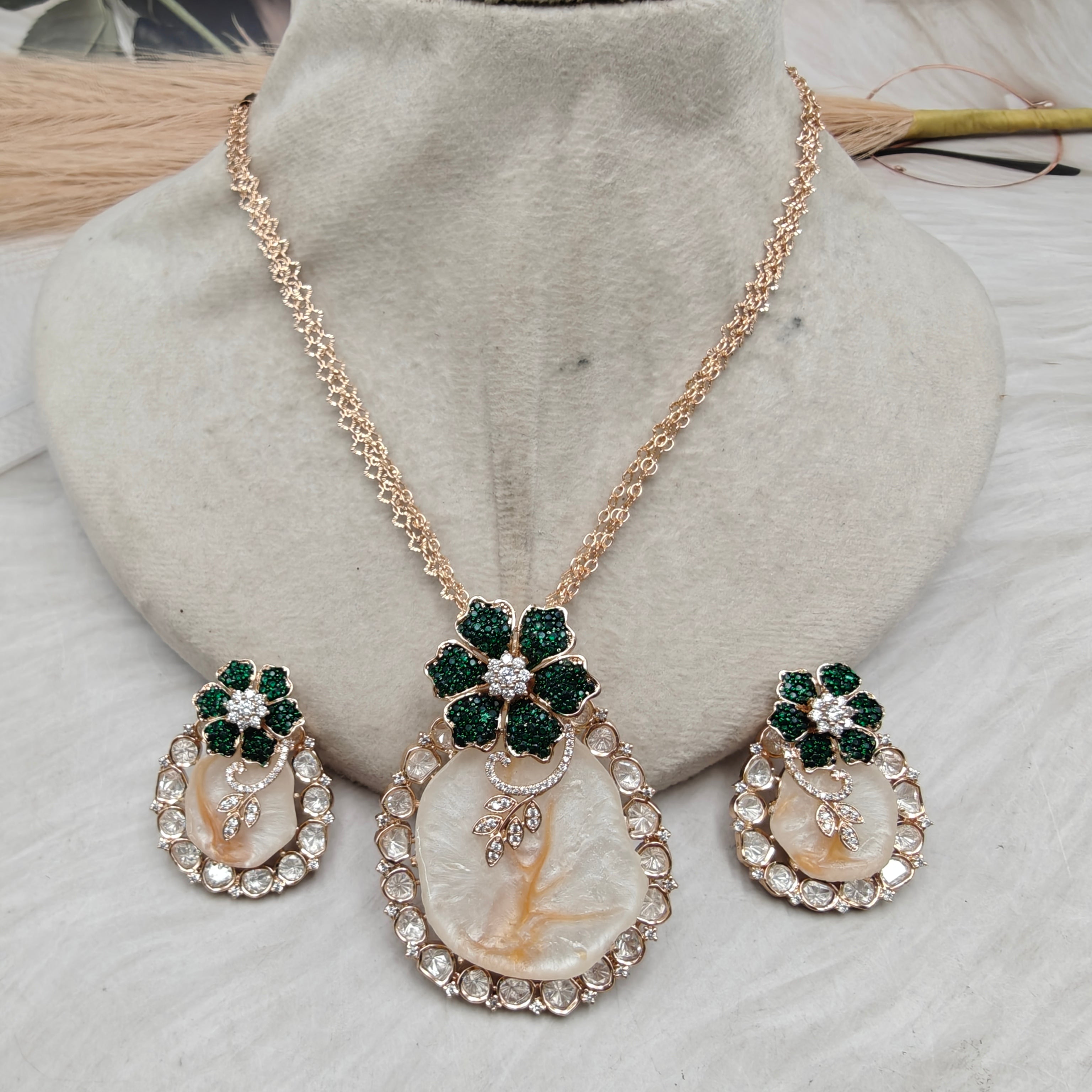 Mother of Pearl Nidah Pendant Set- Green n Clear White