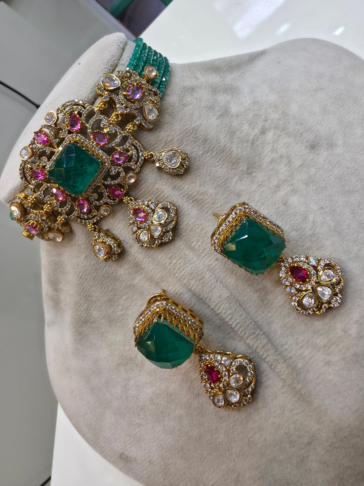 Inayat Doublet and Moissanite Choker Necklace Set- Green Pink