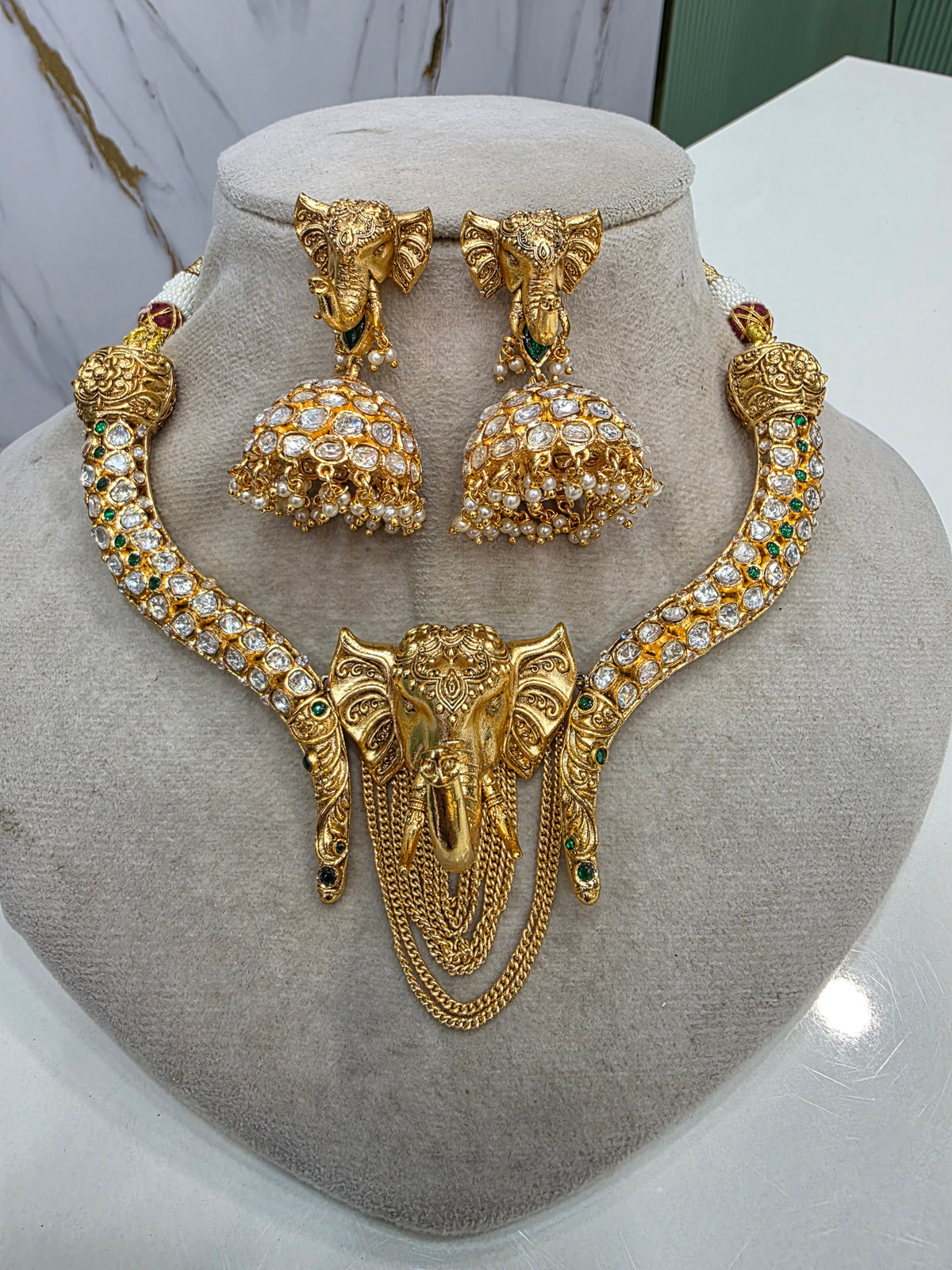 Vigneshwari Ganesha Gold Plated Hasli Set- Green