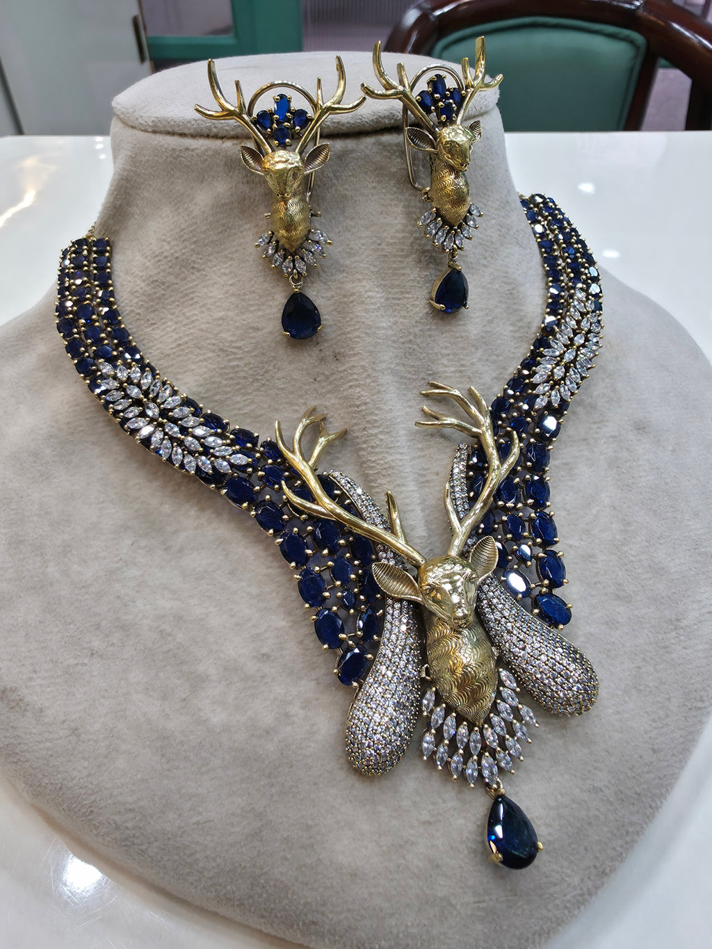 Reindeer Vantara Necklace Set- Blue