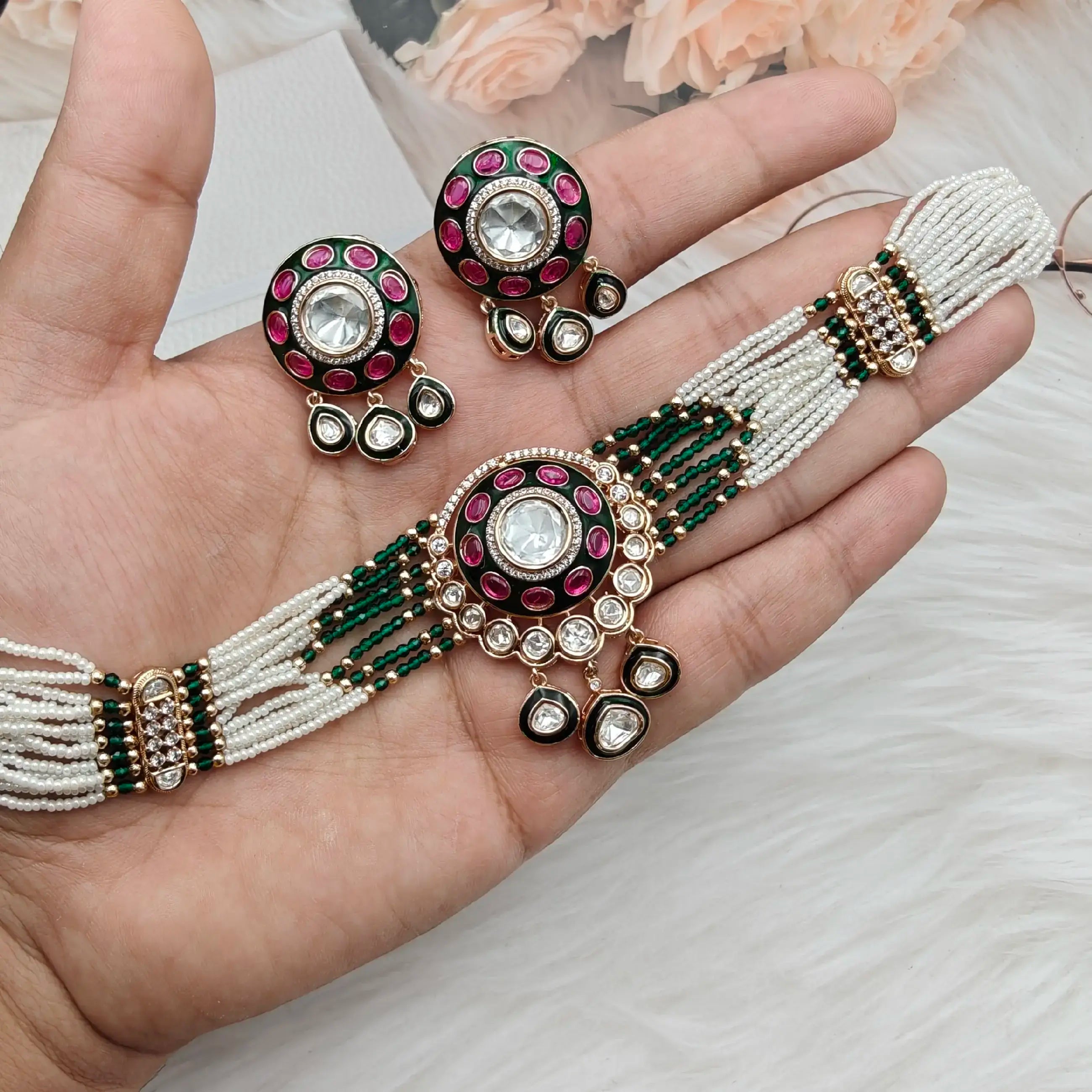 Kritika Sunheri Kundan Choker Set