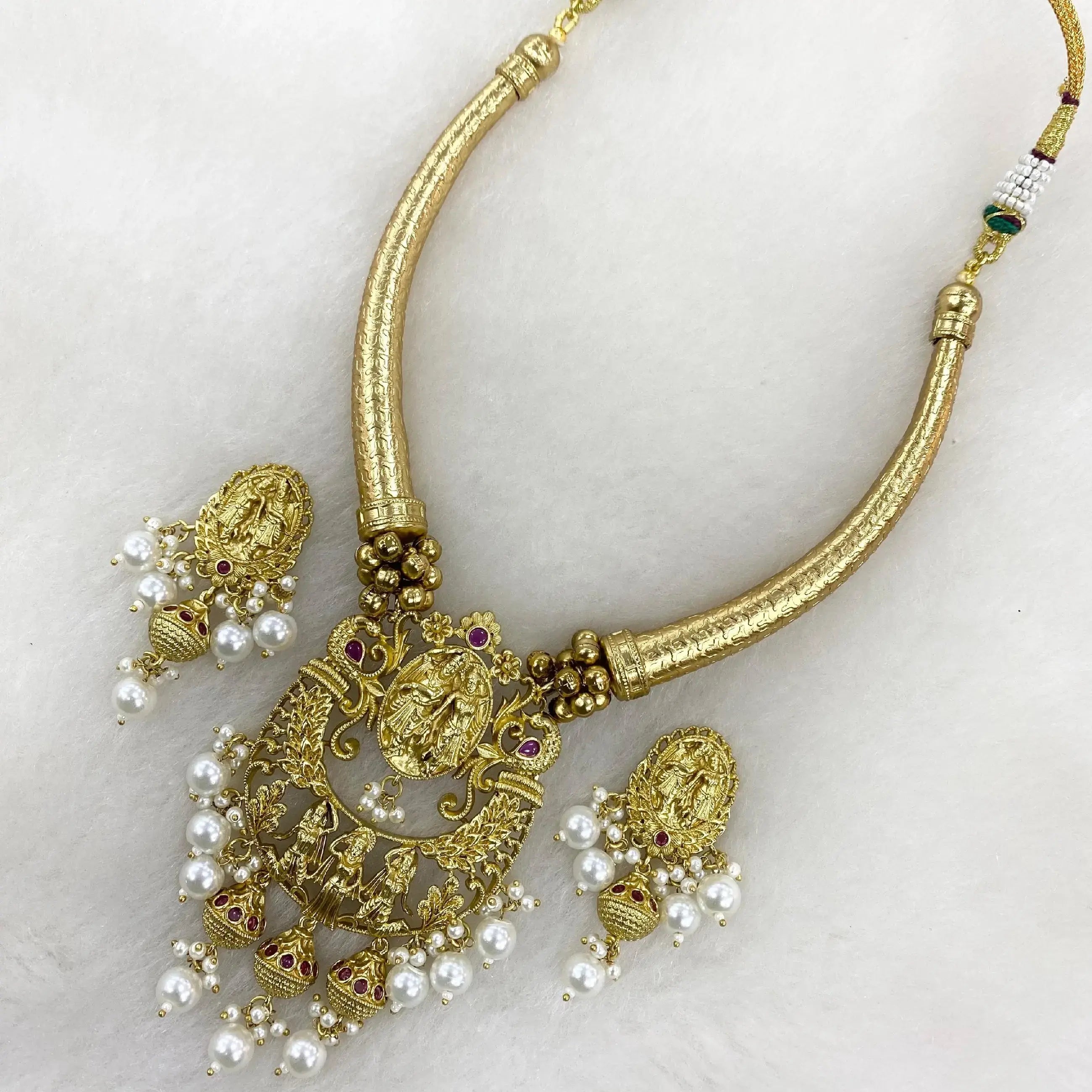 Temple Hasli Necklace Set - White