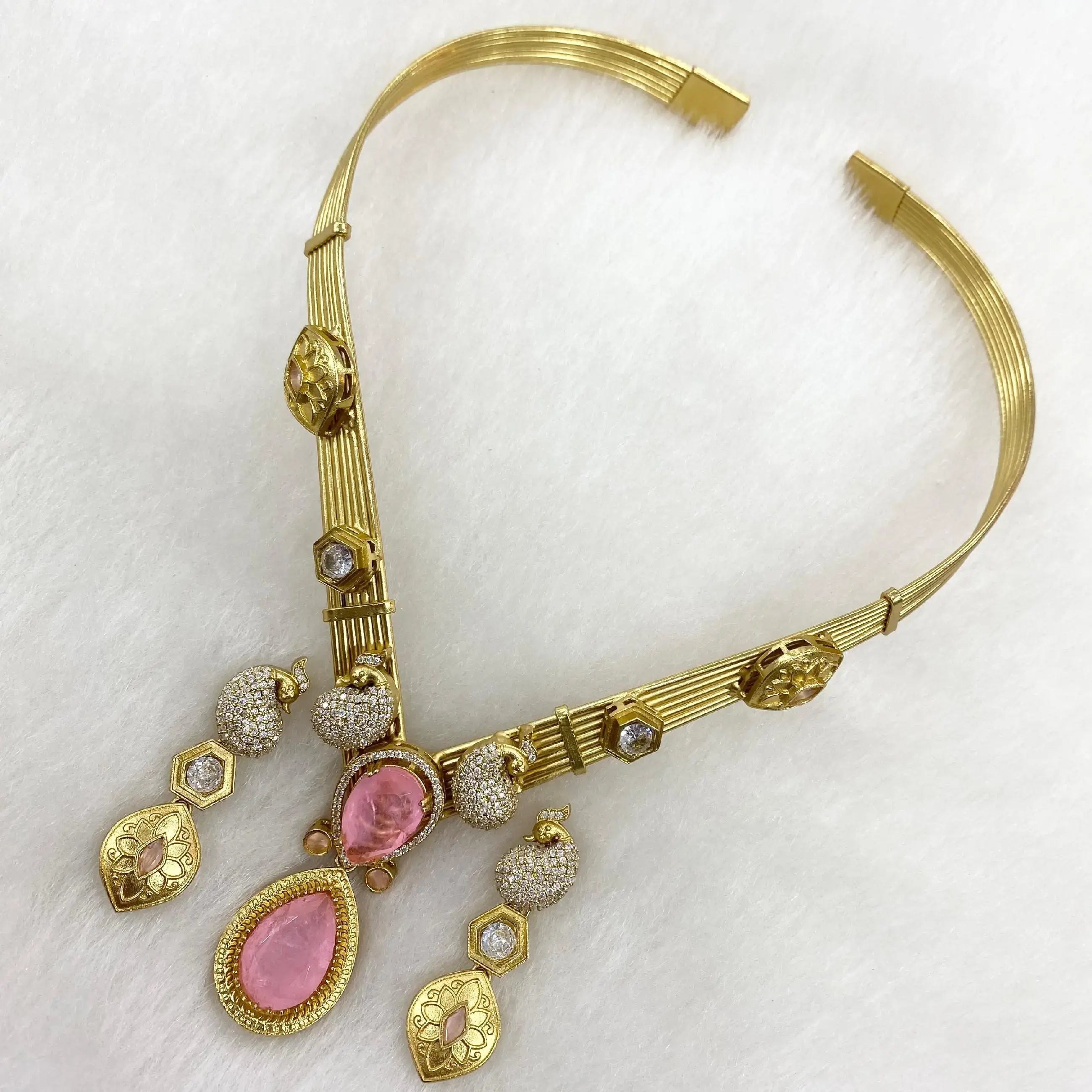 Abhitha Doublet Amrapali Hasli Set- Pink