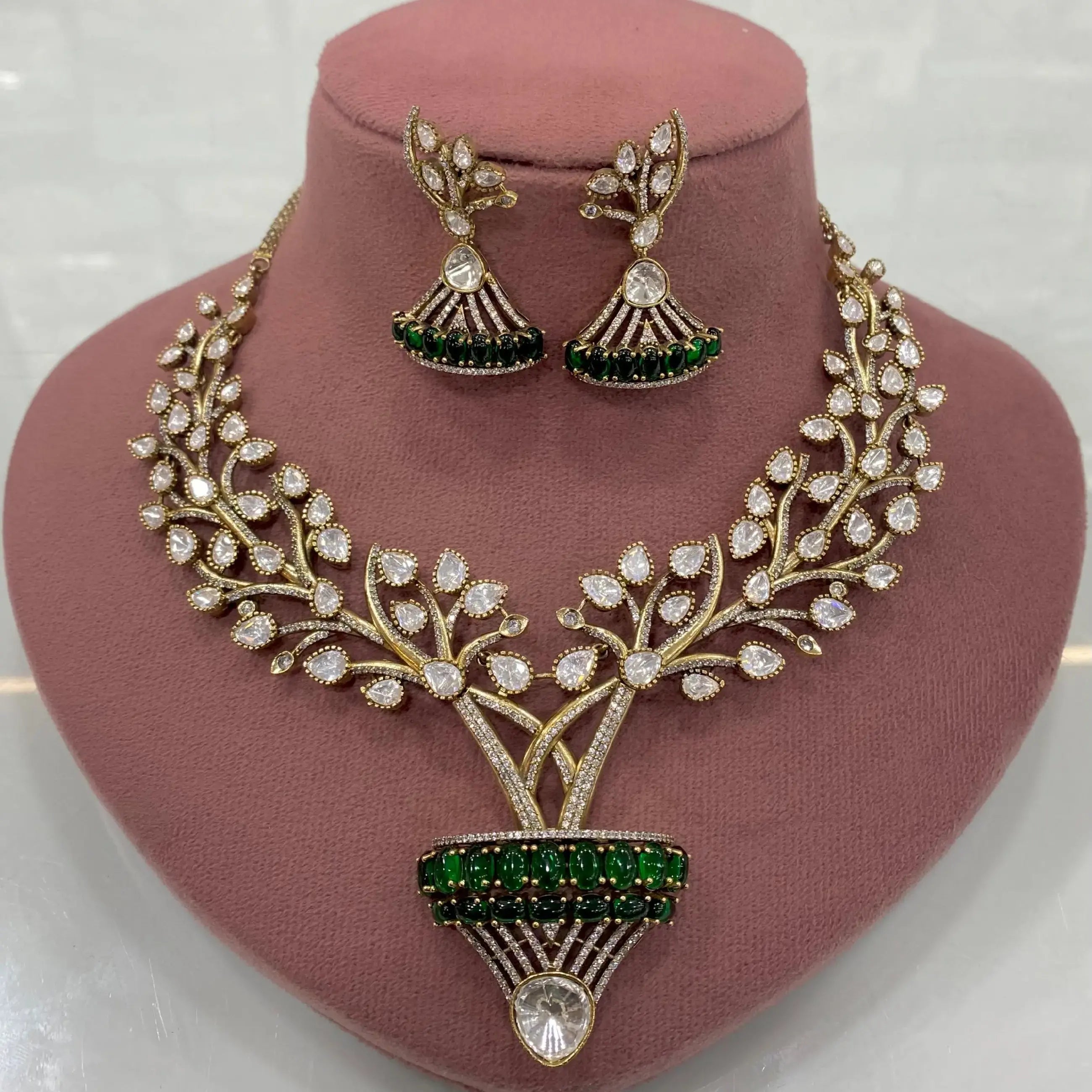 Janiya Pota Stone Uncut Polki Moissanite Necklace Set - Green